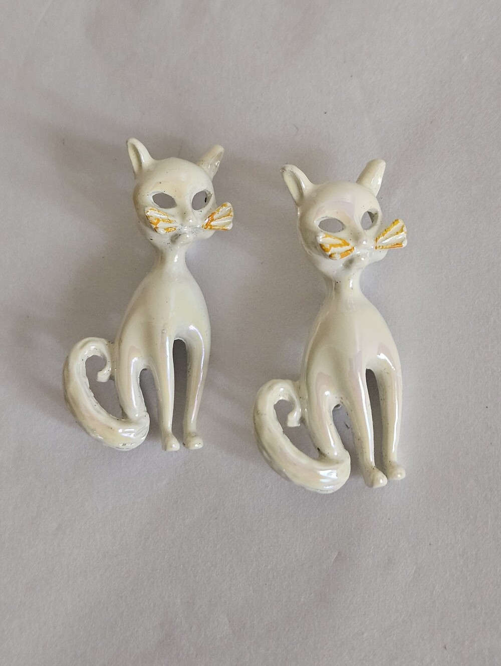 Vintage MCM Iridescent White Enamel Cat Brooch Pin Pair 1970s Scatter Set 1.5"